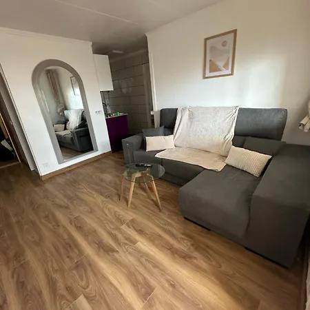 Loft Petit Con Terraza Privada Apartment L’Hospitalet de Llobregat